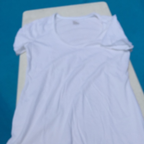 Gap thin white v neck shirt size M