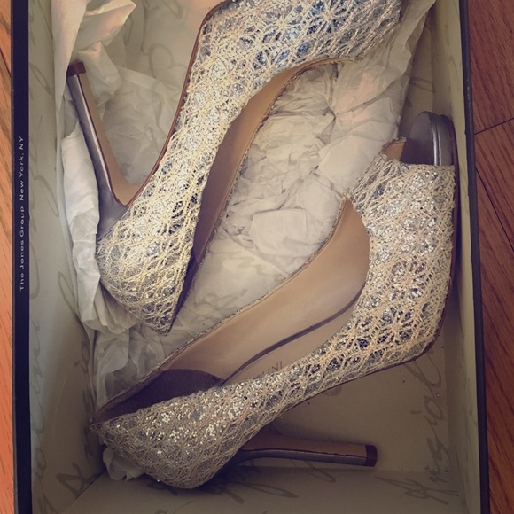 Enzo angiolini peep toe pump