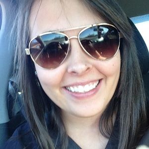 Meet your Posher, Hillary