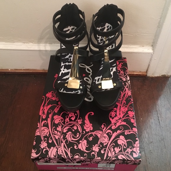 Qupid black stiletto heels