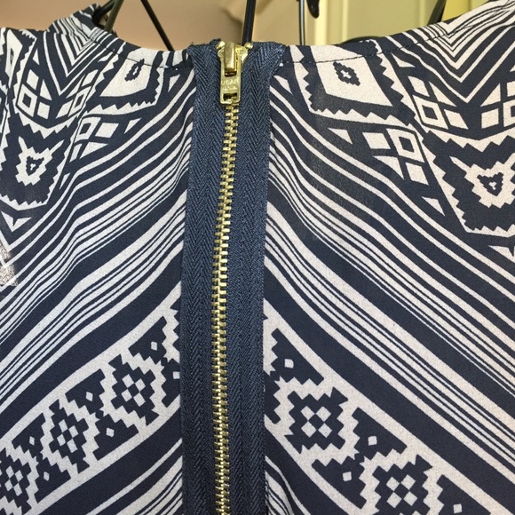 ASYMMETRICAL-HEM CAP SLEEVE BLOUSE - Picture 4 of 4