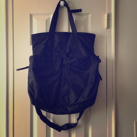 Lululemon black bliss bag