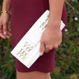 ‼️SOLD‼️ Bebe White and Gold Chain Clutch