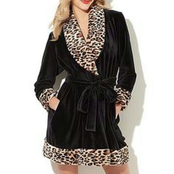 Betsey Johnson black and leopard robe