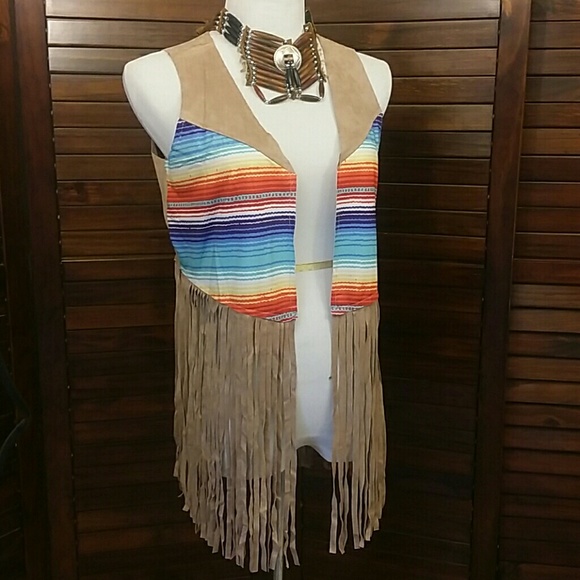 ‼️ CLEARANCE ‼️Desert Darlin Fringe Vest - Picture 2 of 3