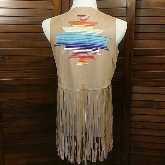 ‼️ CLEARANCE ‼️Desert Darlin Fringe Vest - Picture 3 of 3