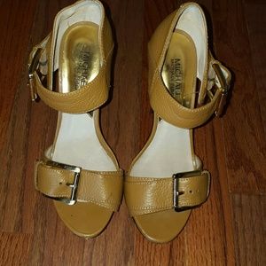 Michael Kors need new caps