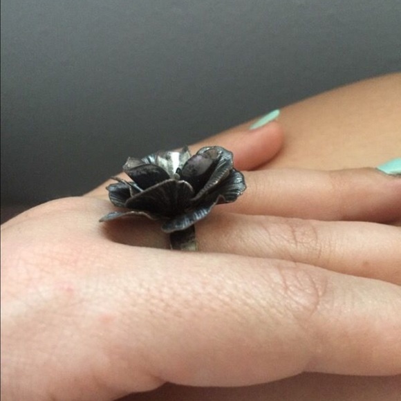 Flower ring ๐ ๐ - Picture 3 of 3