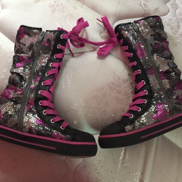 Sparkly Camo Zip Up High Top Sneakers