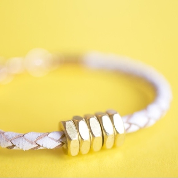 White Honeybee Bracelet - Picture 4 of 4
