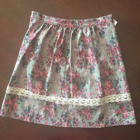 ❤Beautiful printed skirt - Picture 2 of 3