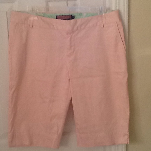 Vineyard Vine ladies pink Bermudas