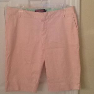 Vineyard Vine ladies pink Bermudas