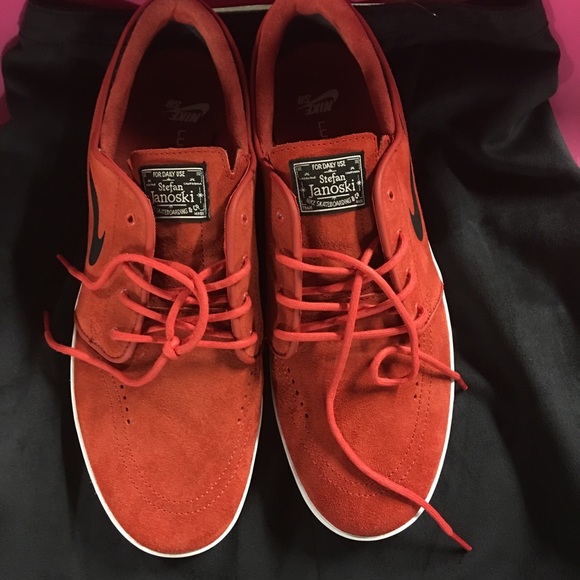 NIKE SB SNEAKERS BRAND NEW THEY ARE A SUEDE ORANGE