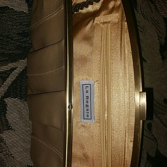 Beautiful clutch - Picture 2 of 3