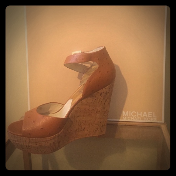 Michael Kors Ariana Wedge Embossed Leather 8.5M