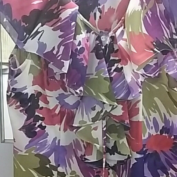 Beautiful Print Sleeveless Ruffle Blouse - Picture 2 of 3