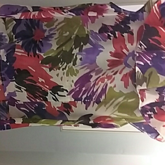 Beautiful Print Sleeveless Ruffle Blouse - Picture 3 of 3