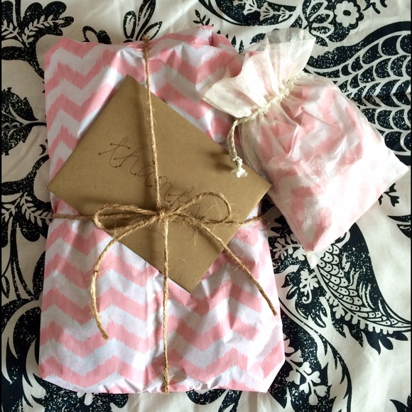 I love thoughtful wrapping and free gifts 💗💕