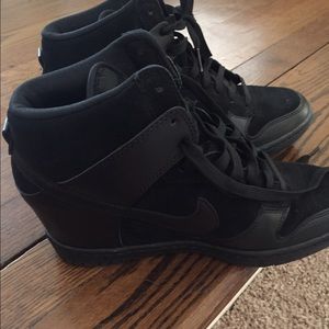 Nike black wedge tennis shoes dunk ski hi