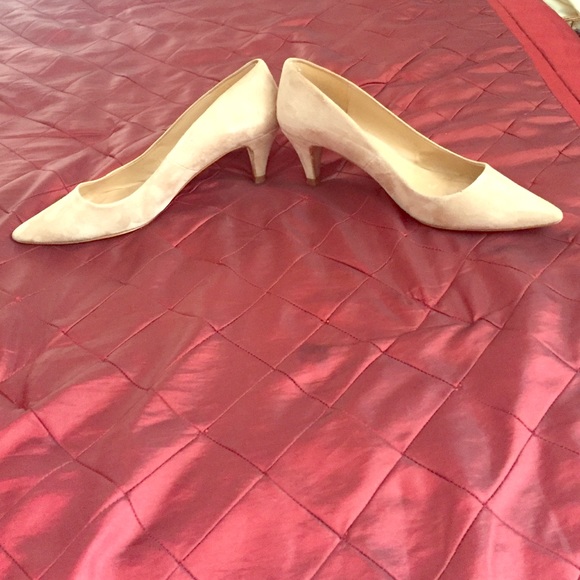 ZARA tan suede pump