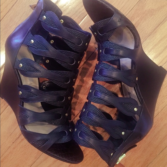 Guess Wedges - Picture 1 of 4