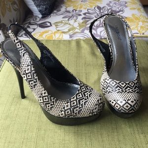 Adorable woven textured sling back heel! Sz 7 1/2