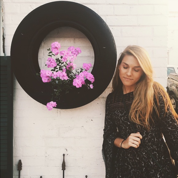 Meet your Posher, Taylor - Picture 2 of 4