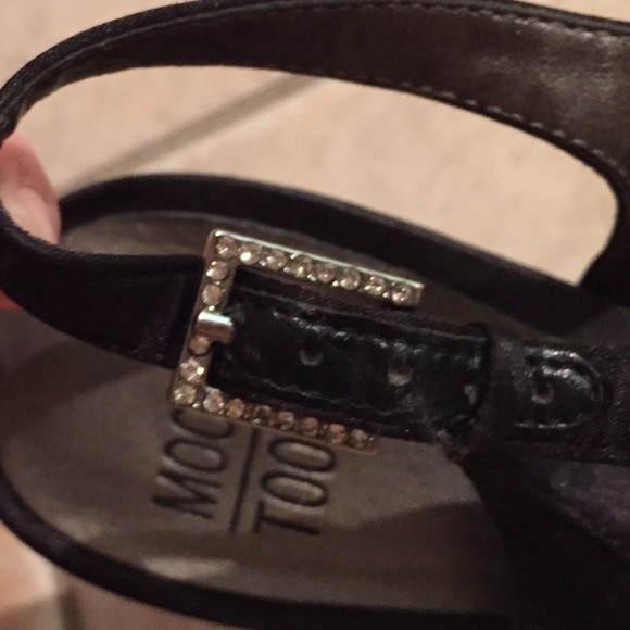 Black Slingback Heels - Picture 3 of 4