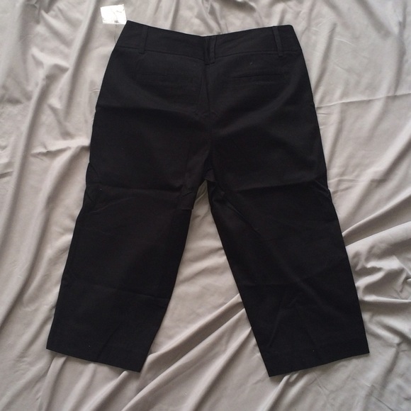 Black Capri pants - Brand new! - Picture 3 of 3