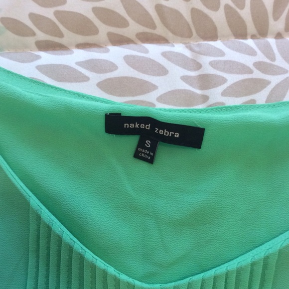 ⚫️Green Cold-Shoulder Blouse - Picture 3 of 4