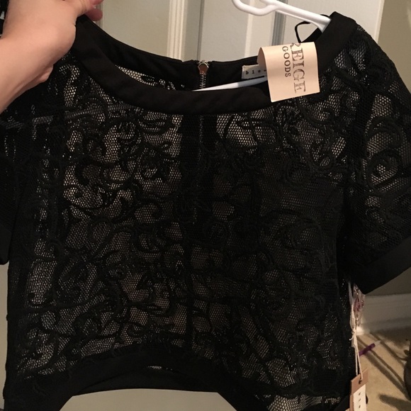 crop top from a little boutique - Picture 2 of 3