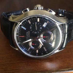 Bulova men's watch. Needs a battery.