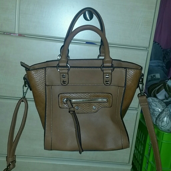 BROWN FAUX LEATHER CROSSBODY OR SHOULDER BAG! - Picture 1 of 3