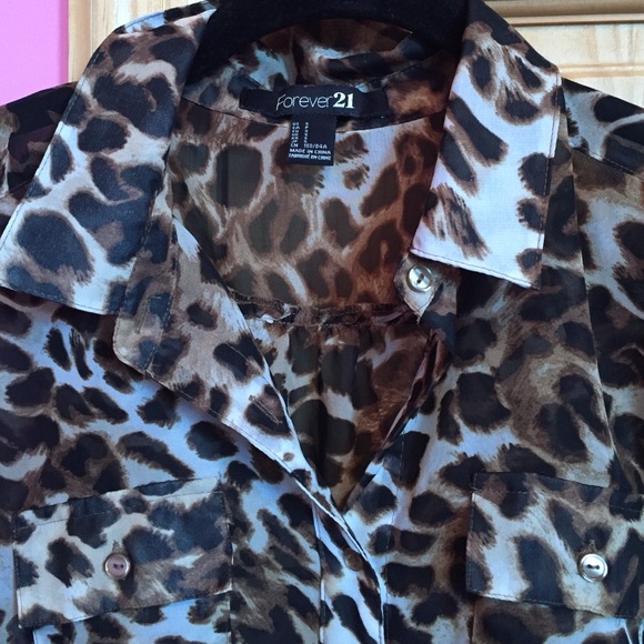 Cheetah printed blouse - Picture 2 of 3