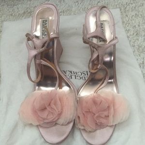 Size 10 Badgley Mischka pink flower wedges