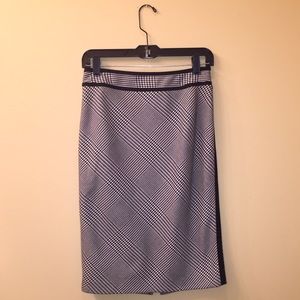 Houndstooth pencil skirt