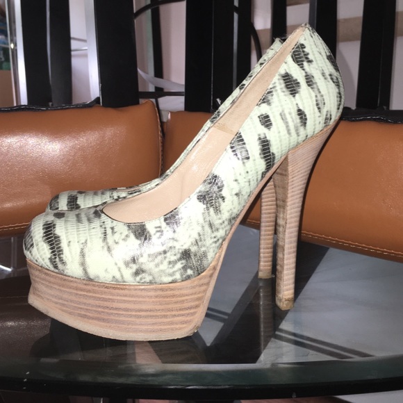 Fendi Decollette' Mint Snake Heel. - Picture 2 of 4