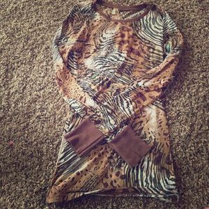 Buckle long sleeve animal print shirt.