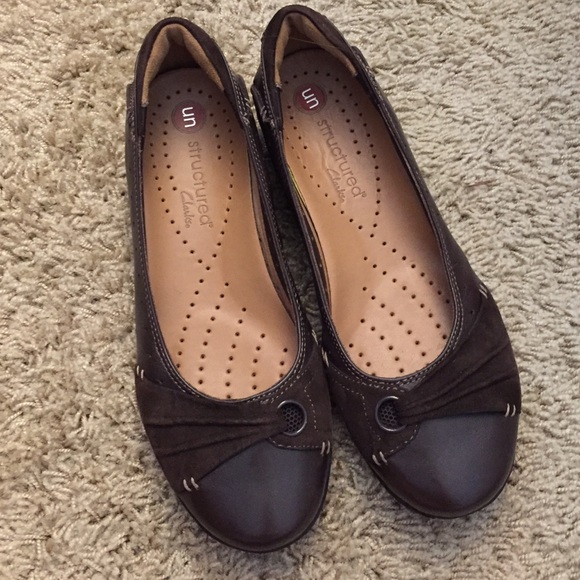 Clarks Unstructured brown flats 6M