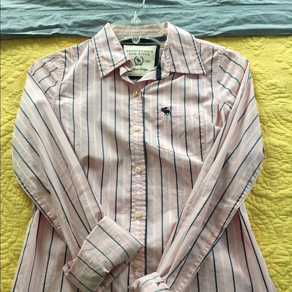 Button down - Picture 1 of 2