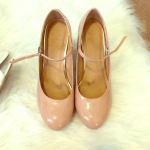 Pinkish nude pumps