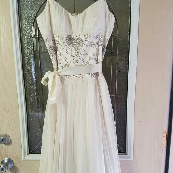 Beautiful special occasion dress. Beading.