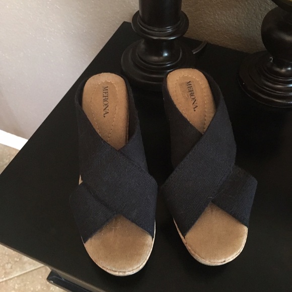 Black and cork wedges