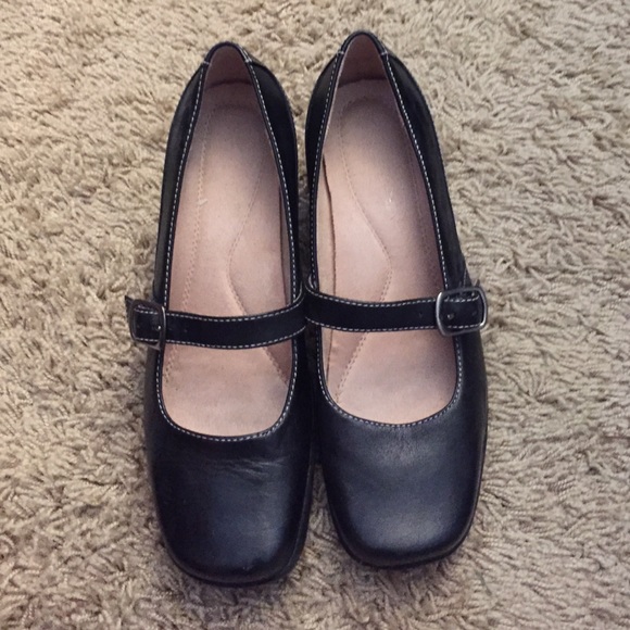 Naturalizer Mary Jane low wedges 6M
