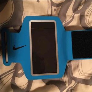 Nike workout phone band