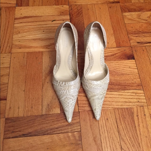 Cream crocodile pumps