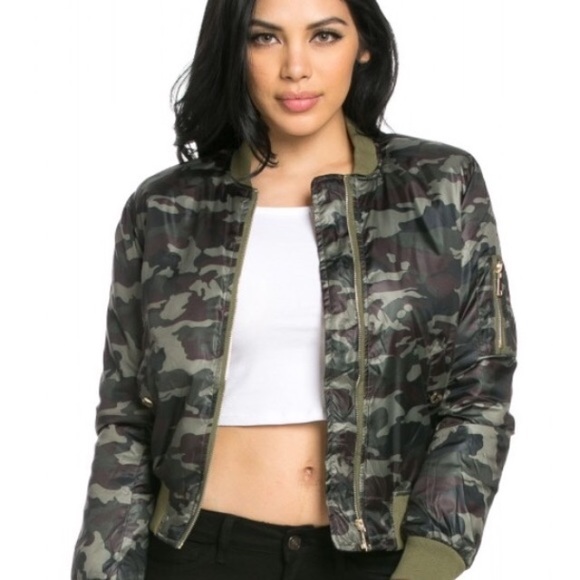 Jackets & Blazers - Like new camo jacket with zipper
