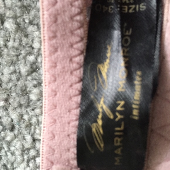 ‼️SOLD‼️ Sexy Lacey Push-up Strapless Bra - Picture 3 of 3