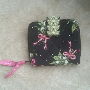 20% Bundle of 2 or more ☆☆☆ Vera Bradley wallet